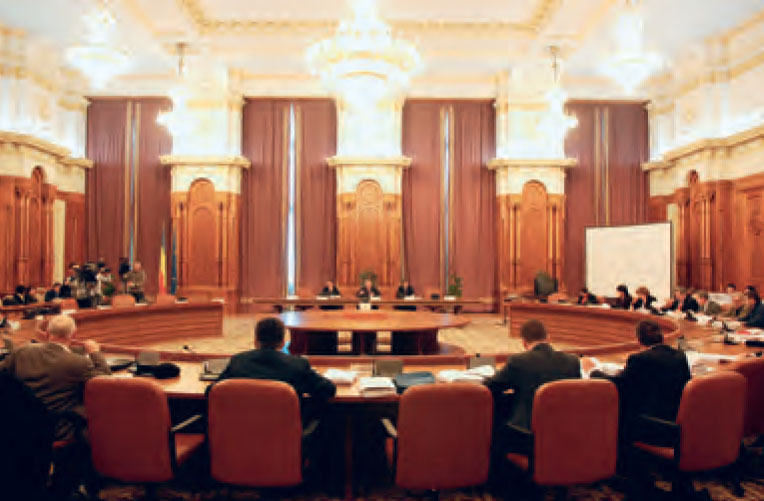 Vot cu scandal pe majorarea salariilor aleșilor