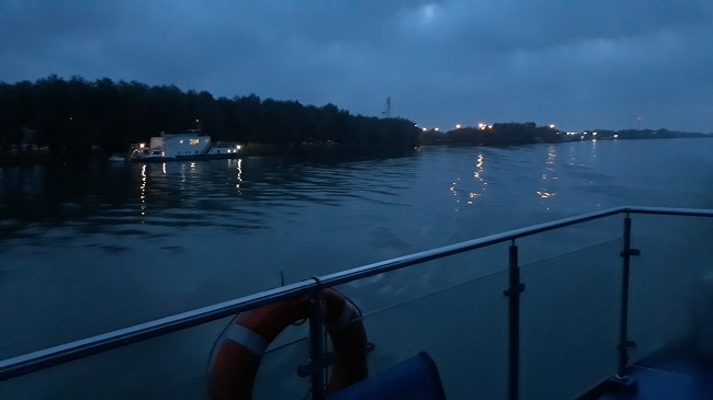 Am privit la dreapta şi mi-am luat gândul – SF Politic