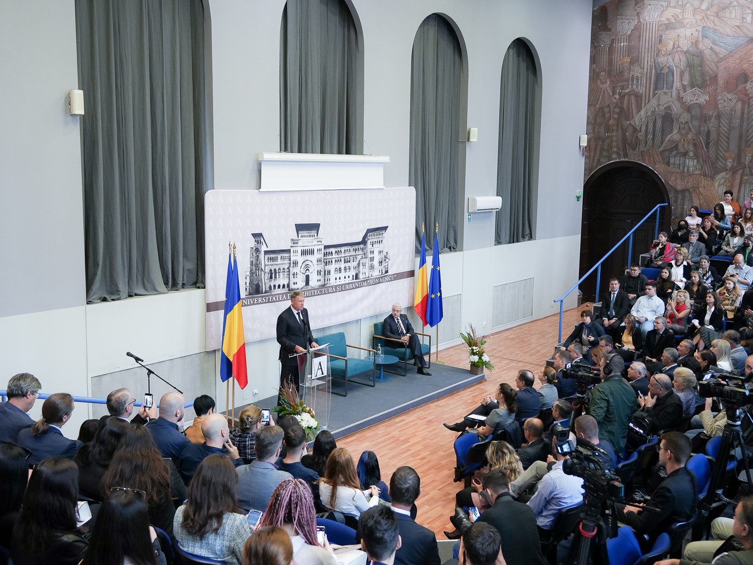 Întrebare pentru Klaus Iohannis: „Aveți vreo limită la ipocrizie?”