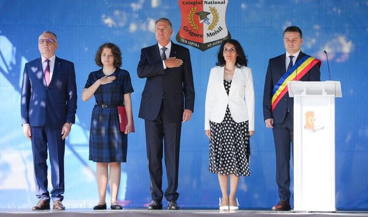 Pe final de mandat, s-a trezit cu încă două scandaluri pe cap