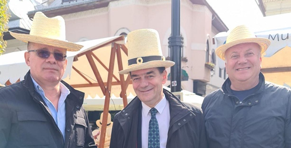 Oglindă-oglinjoară, Cine-i cel mai frumos din țară?