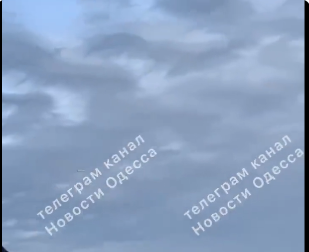 (VIDEO) Momentul în care o rachetă rusească e interceptată deasupra Odesei