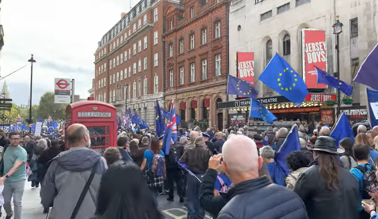 (VIDEO) Englezii, protestând pentru ce au pierdut