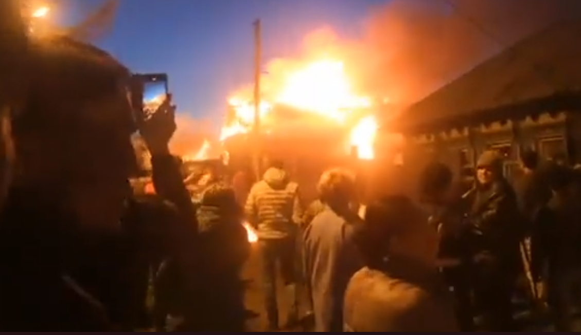 (VIDEO) Un avion de luptă rus s-a prăbușit peste o clădire în Siberia