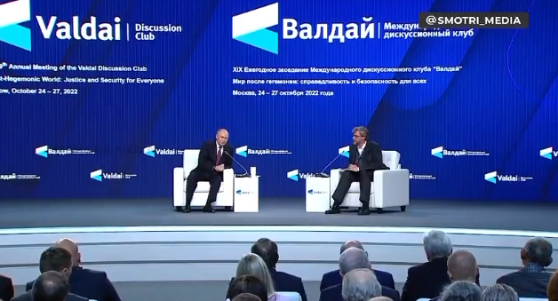 Râde lumea de Putin