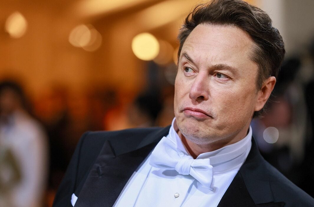 Elon Musk vrea Luna înainte de Marte