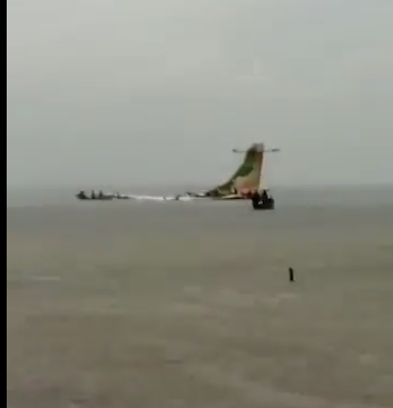 (VIDEO) Avion de linie, prăbușit în lac