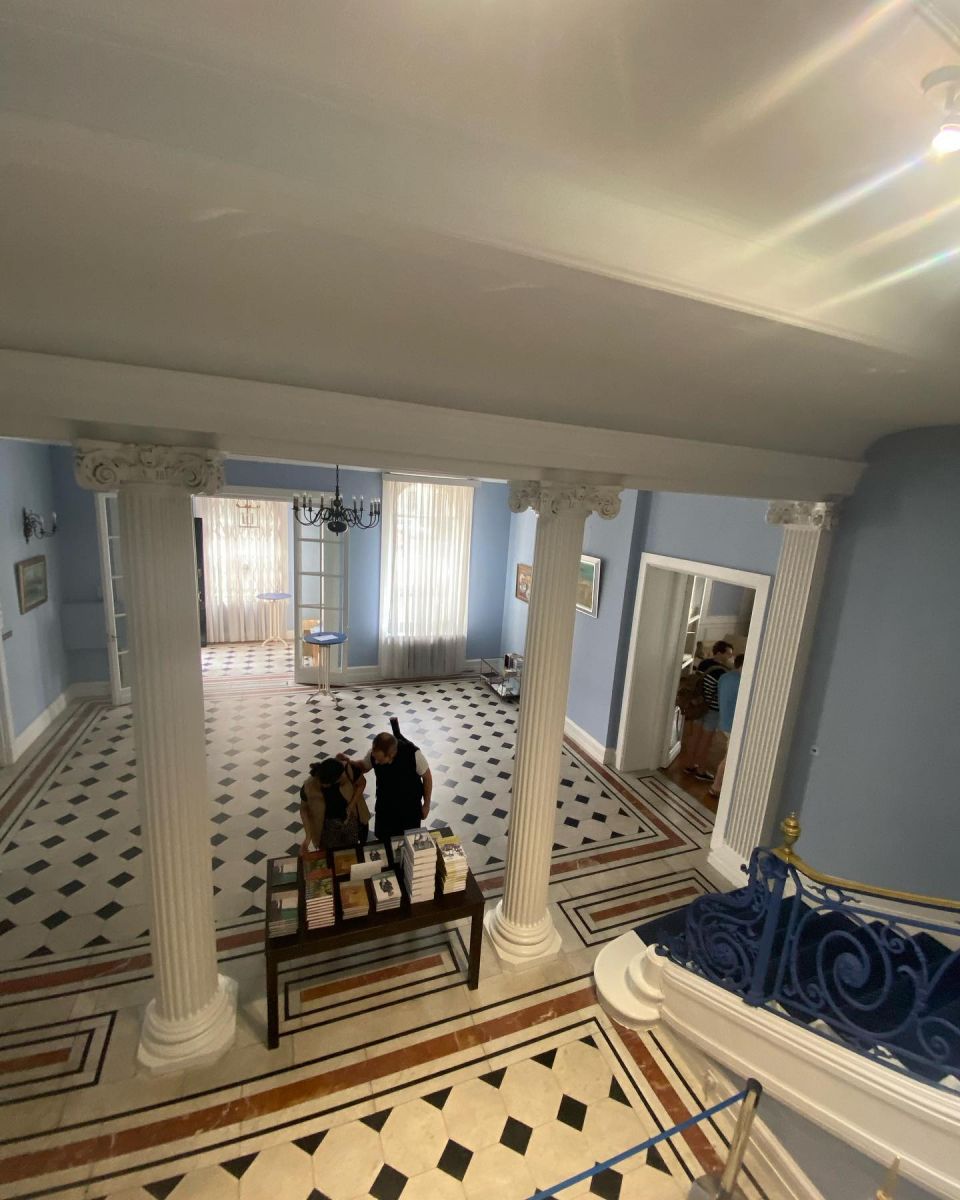 Șefa ICR Londra, scoasă de MAE din locuința de lux