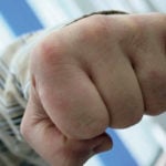 Un bărbat ar fi fost bătut și înainte să vină polițiștii, și după ce au plecat