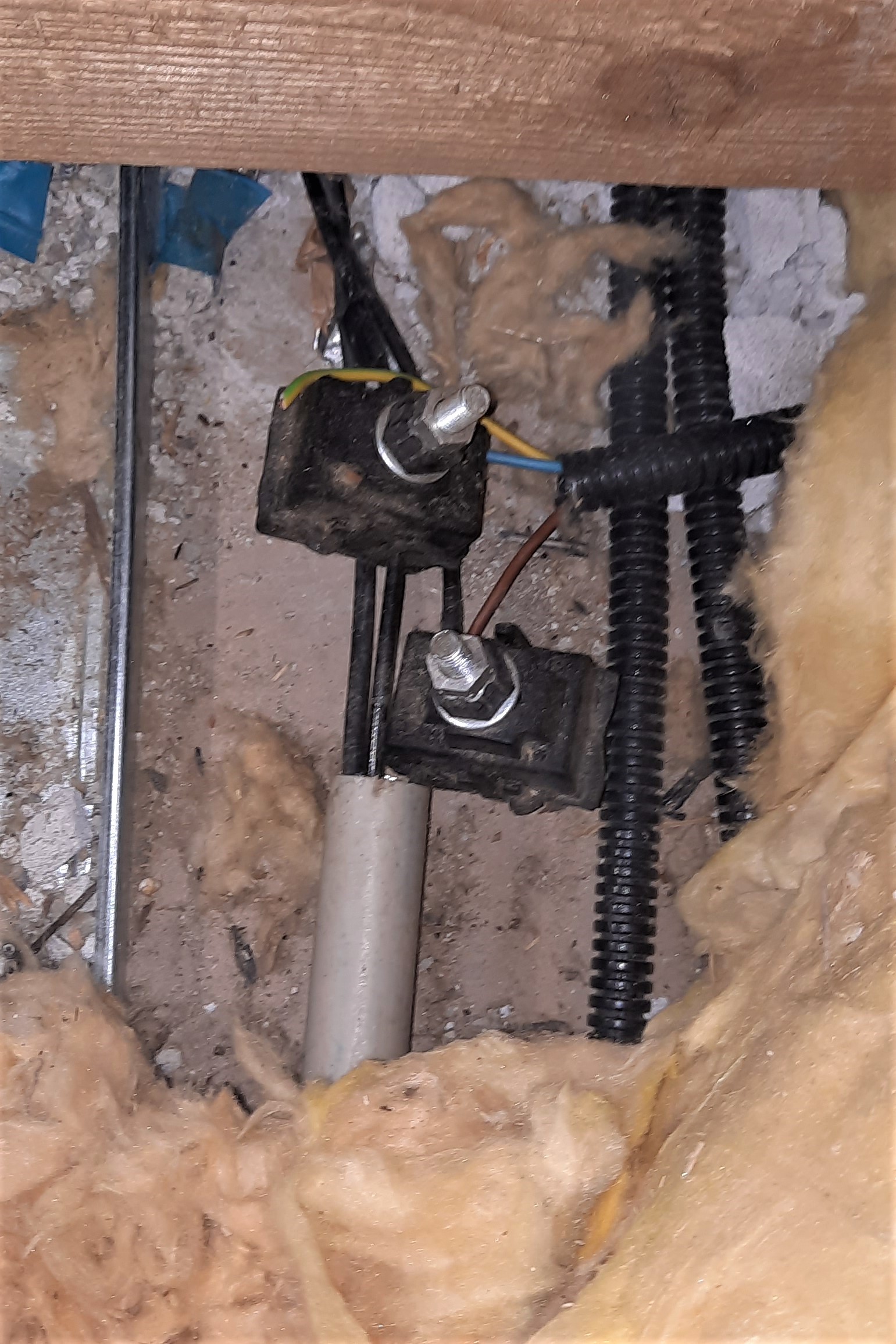 Delgaz: Furtul de energie, cât pentru consumul anual al 14.000 de apartamente