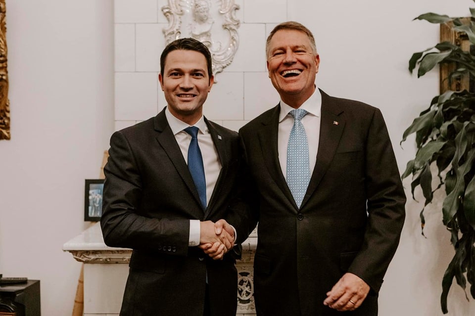 Sighiartău, mînca-l-ar mama!