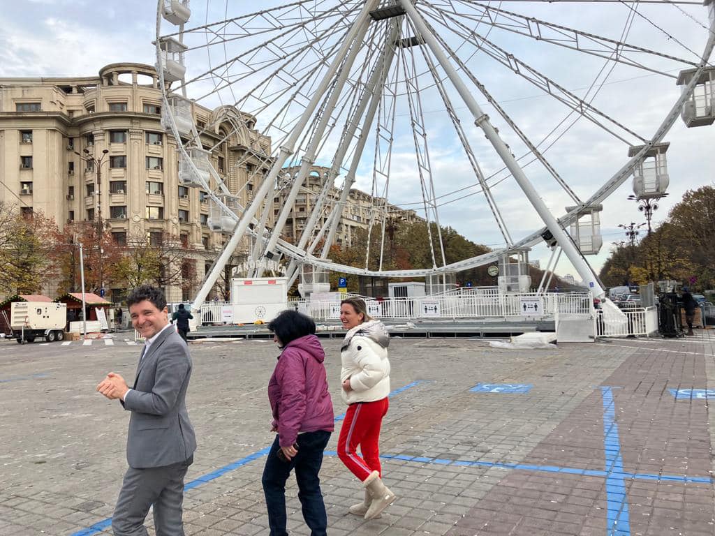 Iubitorii fotbalului, invitați în Piaţa Constituţiei