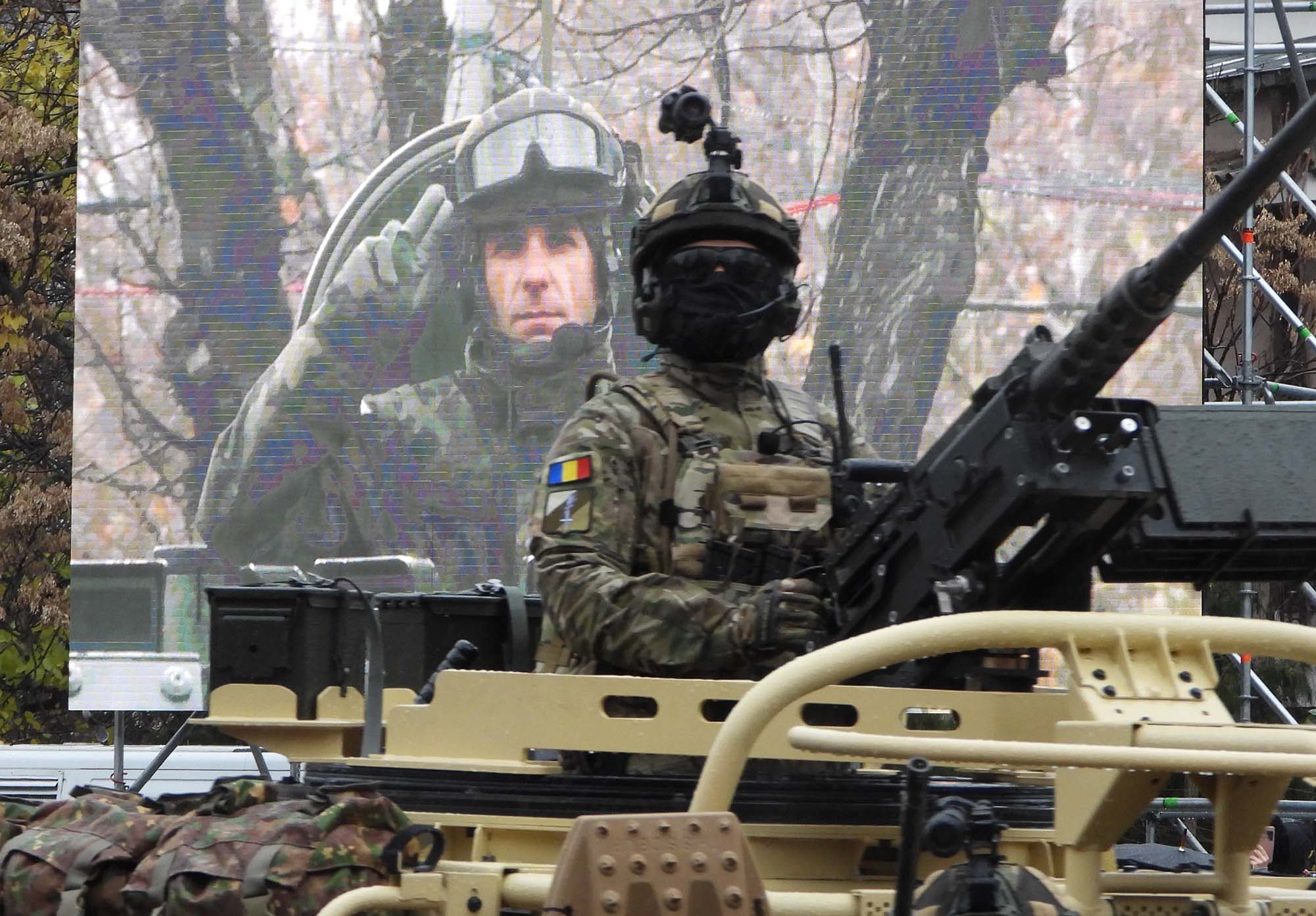 Parade militare de Ziua Națională: Ciolacu nu va sta lângă Iohannis