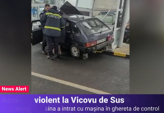 (VIDEO) O ucraineancă a intrat cu mașina în ghereta polițiștilor din Vicovu de Sus