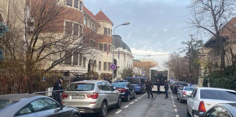 Protest AUR cu scandal la Ambasada Austriei