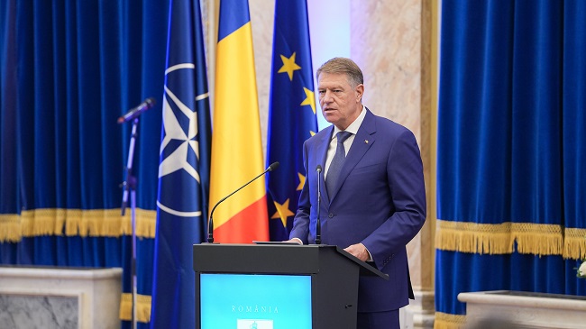 Mănușile lui Klaus Iohannis