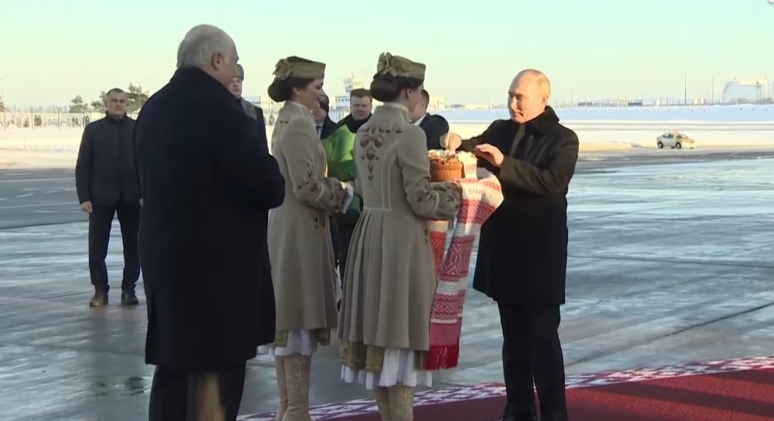 (VIDEO) Putin și Lukaşenko, jurându-și credință în Belarus