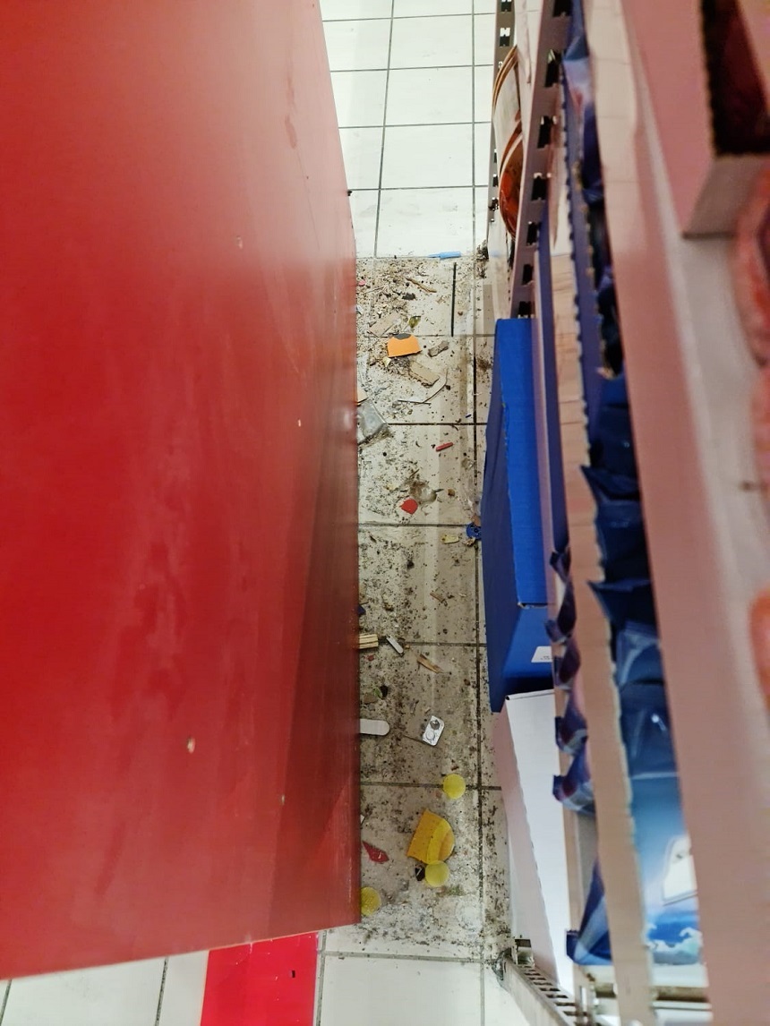 Jale într-un supermarket din București. A fost închis