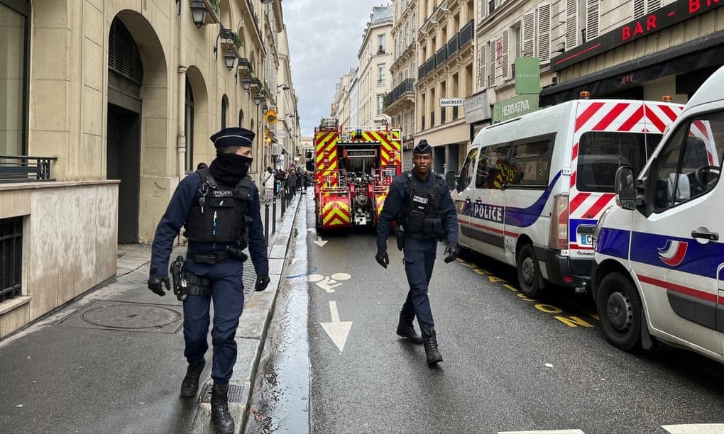 Atac armat la Paris: Trei morți şi mai mulți răniți