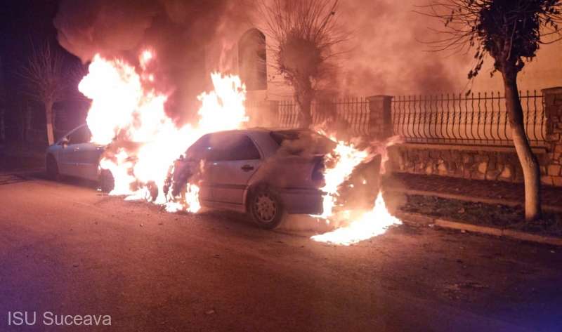 Maşini incendiate: Piromanul, încă neprins