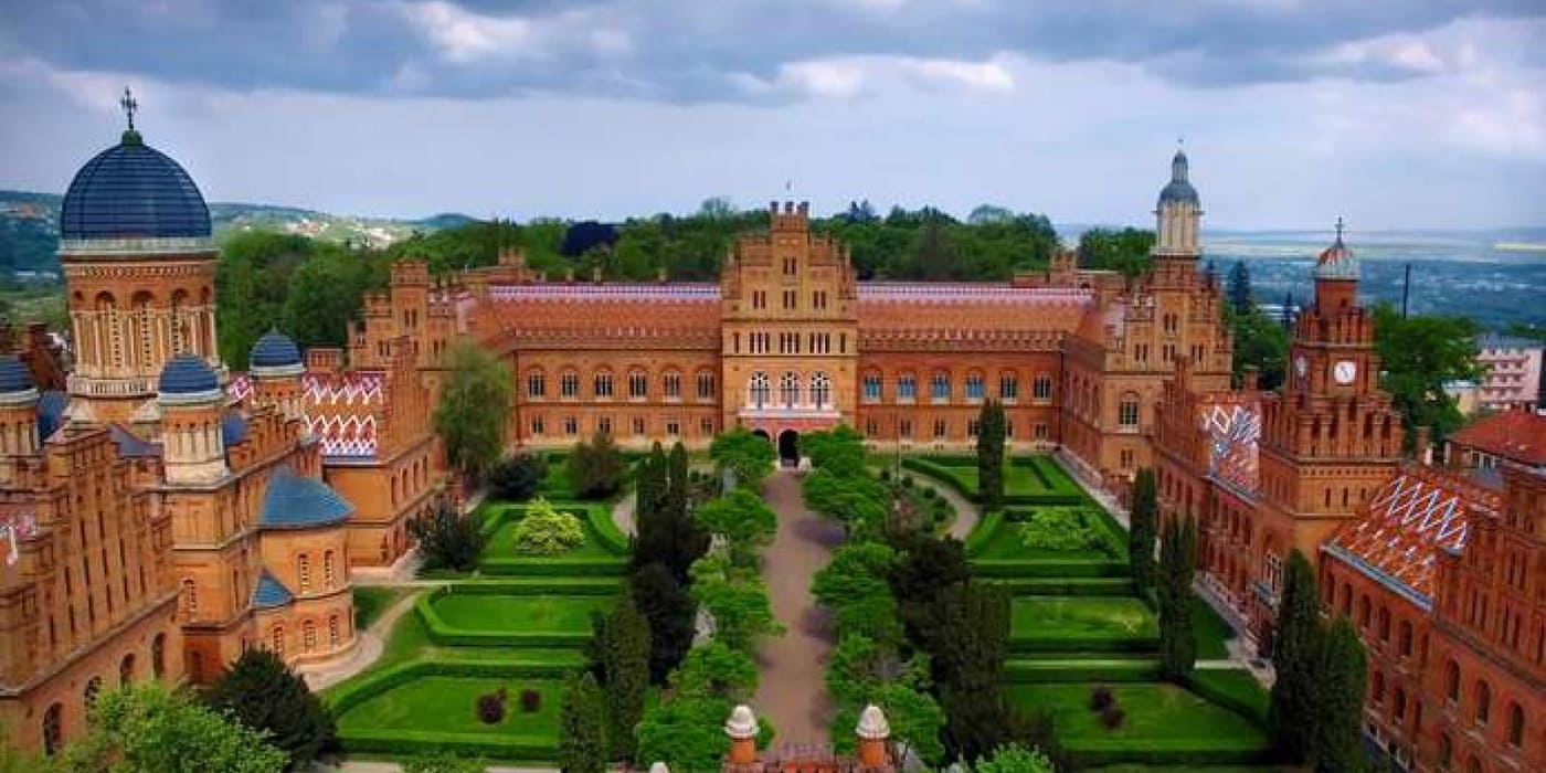 Cine și cât mai învață în limba română în Ucraina?