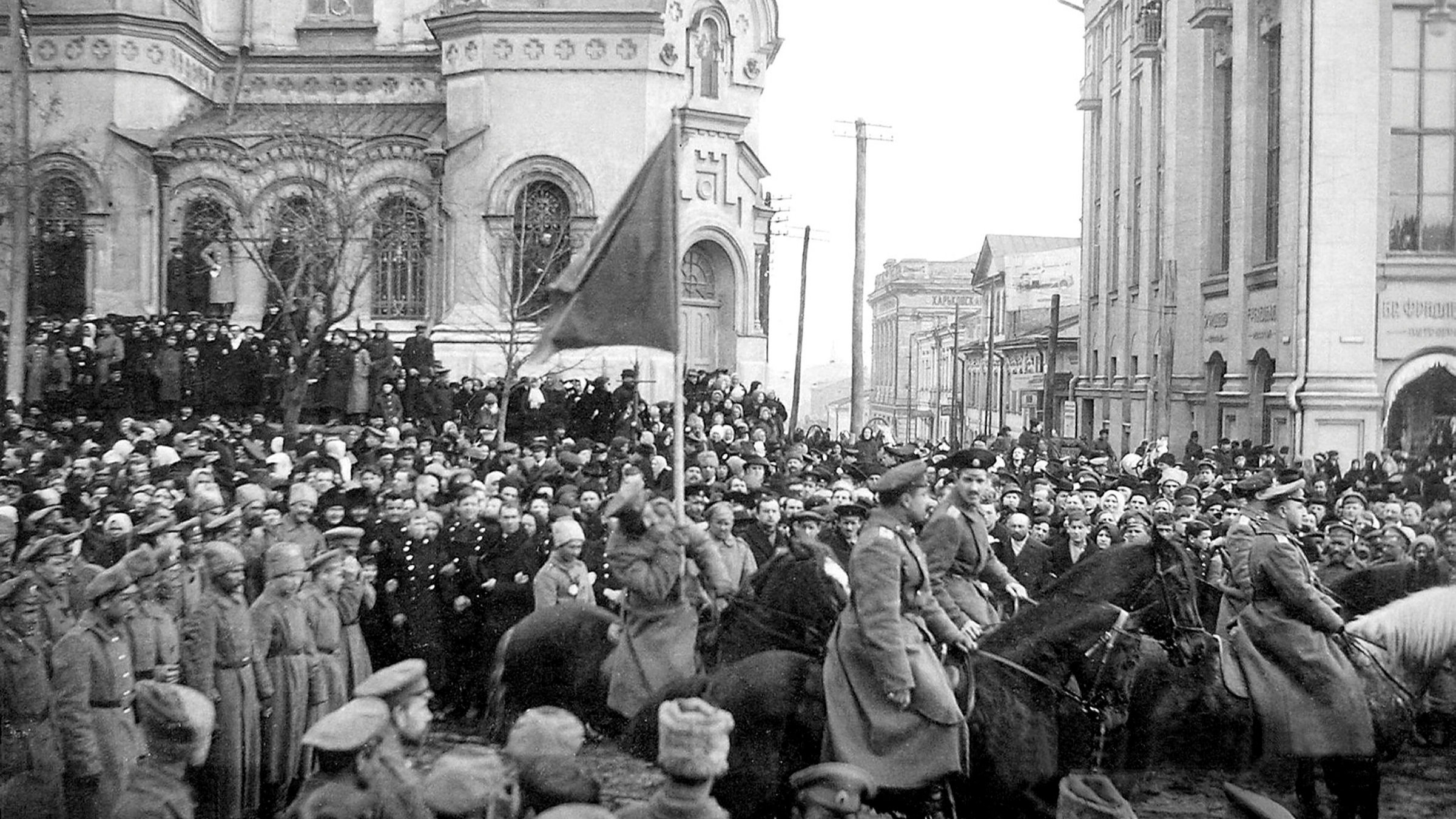 Guvernul a fost pus pe fugă de hoardele marțiene