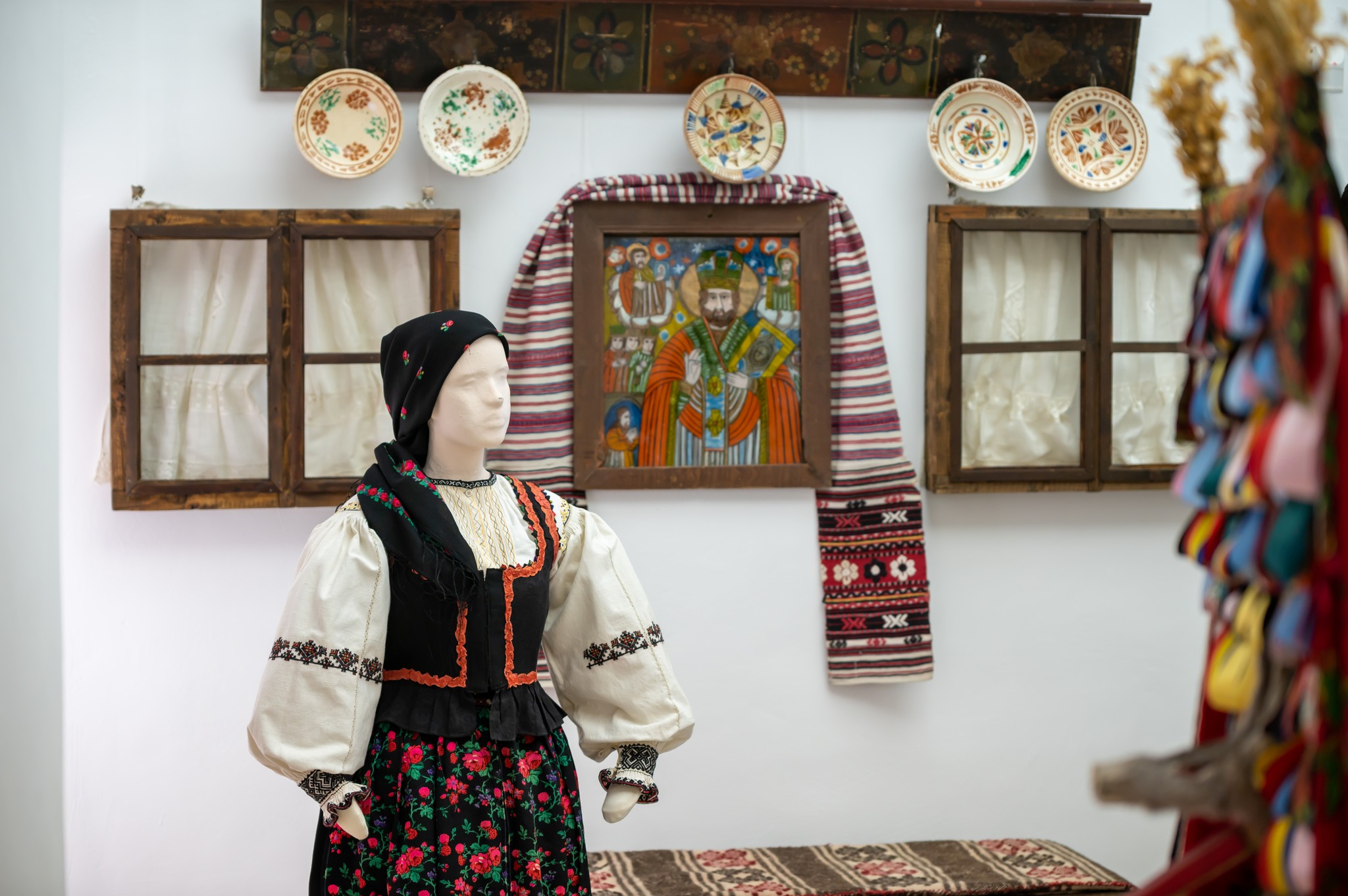 Românii plătesc mai mult pentru cultură