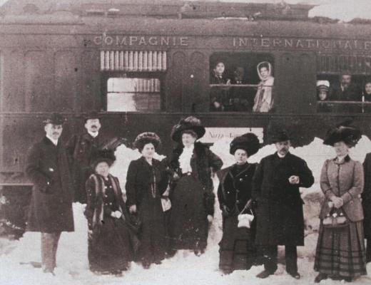 Trenul Orient Expres și vizita unui grup de olandezi la Vila cu clopoței