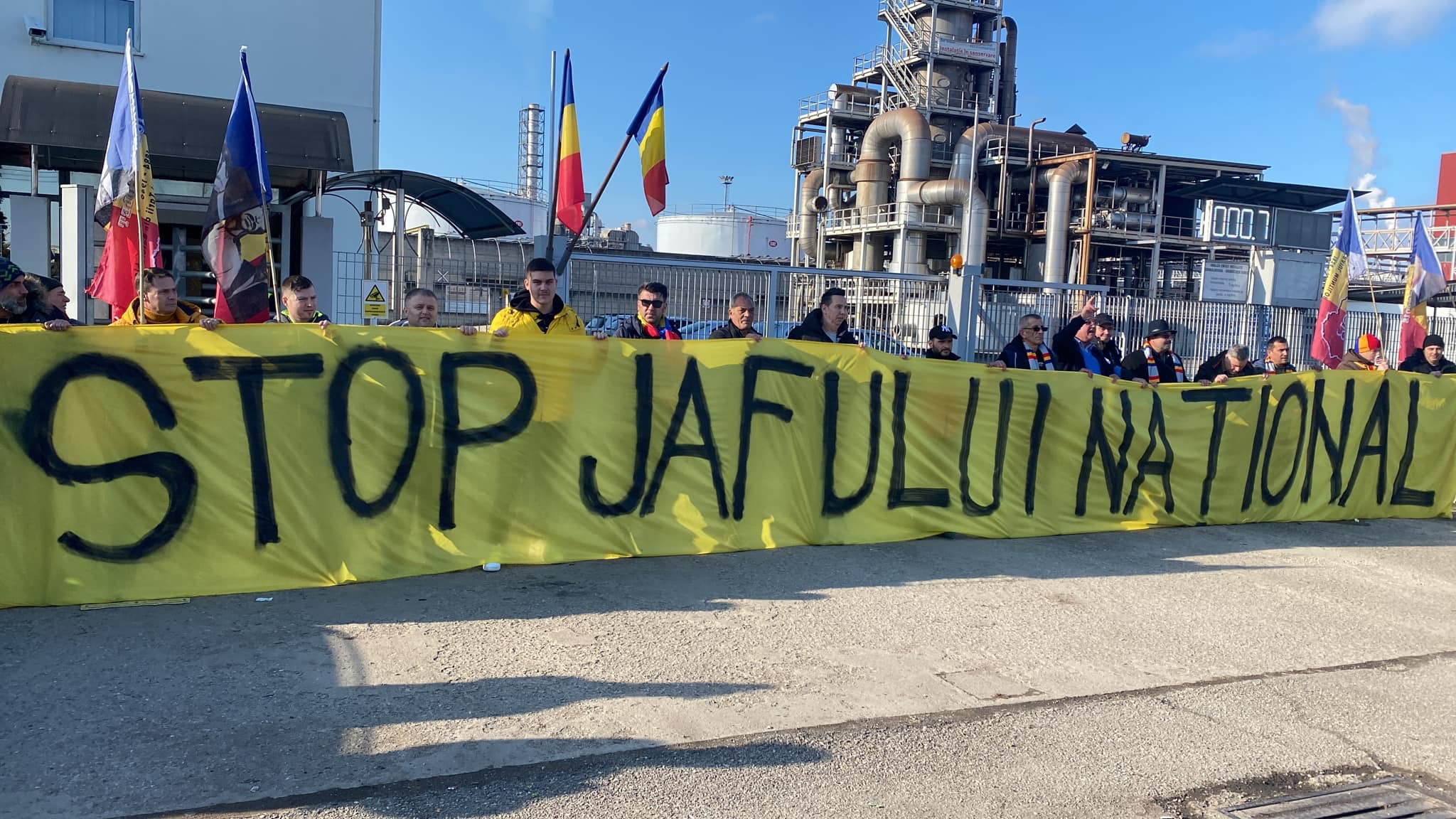 (VIDEO) Protest al AUR la fabricile Kronospan și Egger
