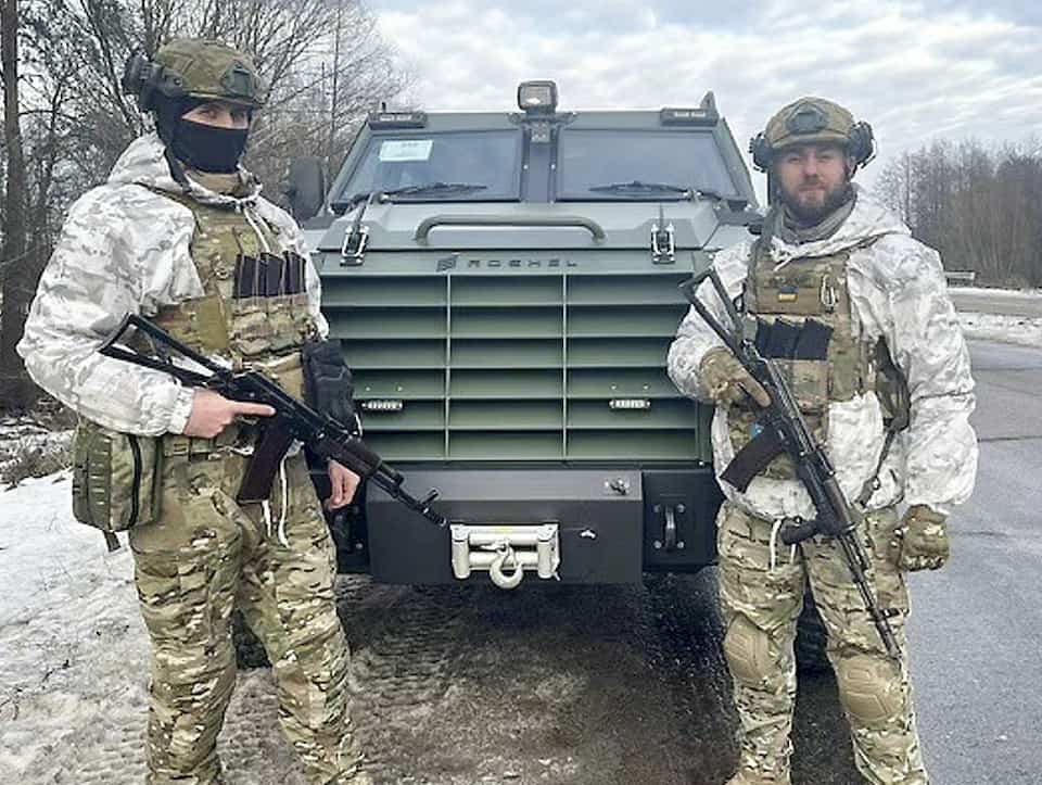 Canada va furniza Ucrainei transportoare blindate