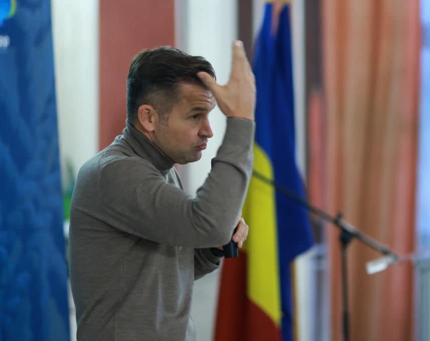 Atac în valuri între liberali și social-democrați