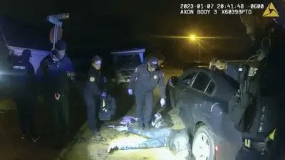 (VIDEO) Bătut de polițiști până a murit. Cazul care zguduie iar America!