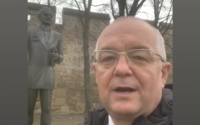 Statuia lui Maniu și caricatura lui Emil Boc