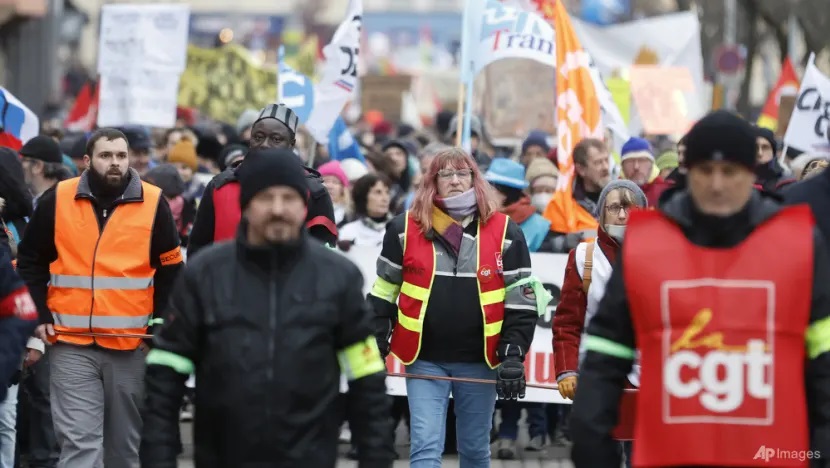 O nouă zi de proteste masive în Franța