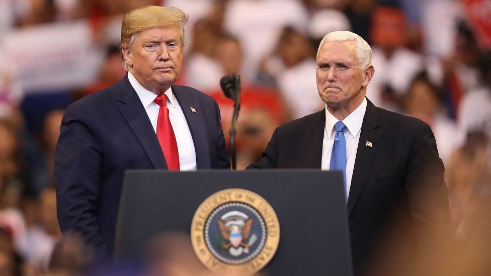 Mike Pence, citat în ancheta care îl vizează pe fostul preşedinte