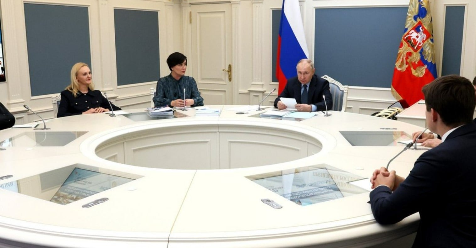Rușii învinși, Putin mort, războiul continuă