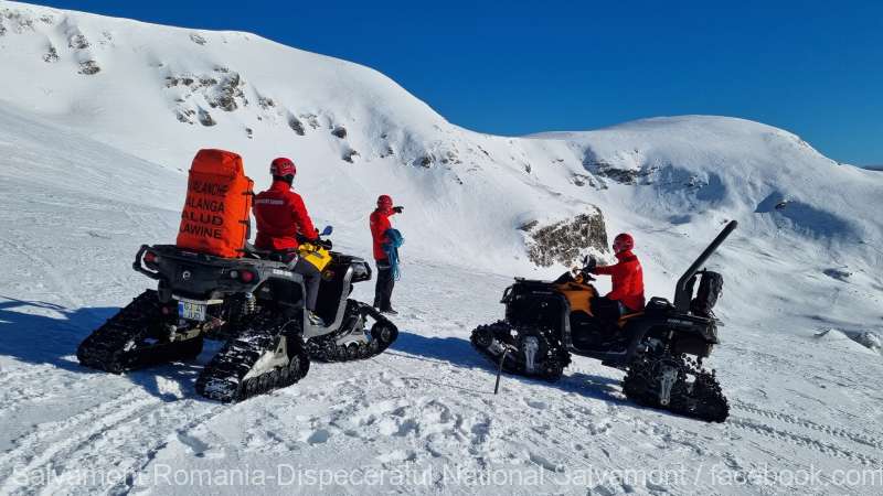Turiști străini, loviți de o avalanșă ucigașă în România