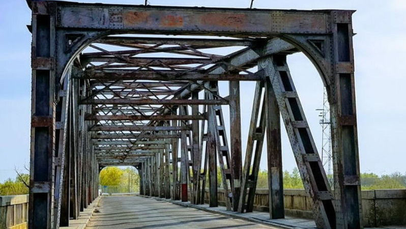 Pod nou peste Prut, la Albița. Se demolează cel actual