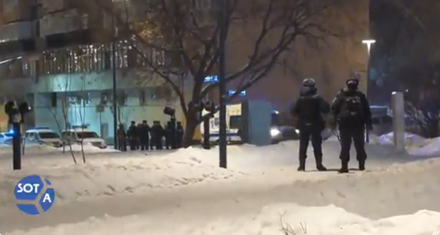 (VIDEO) Poliția lui Putin a arestat și buchetul de flori