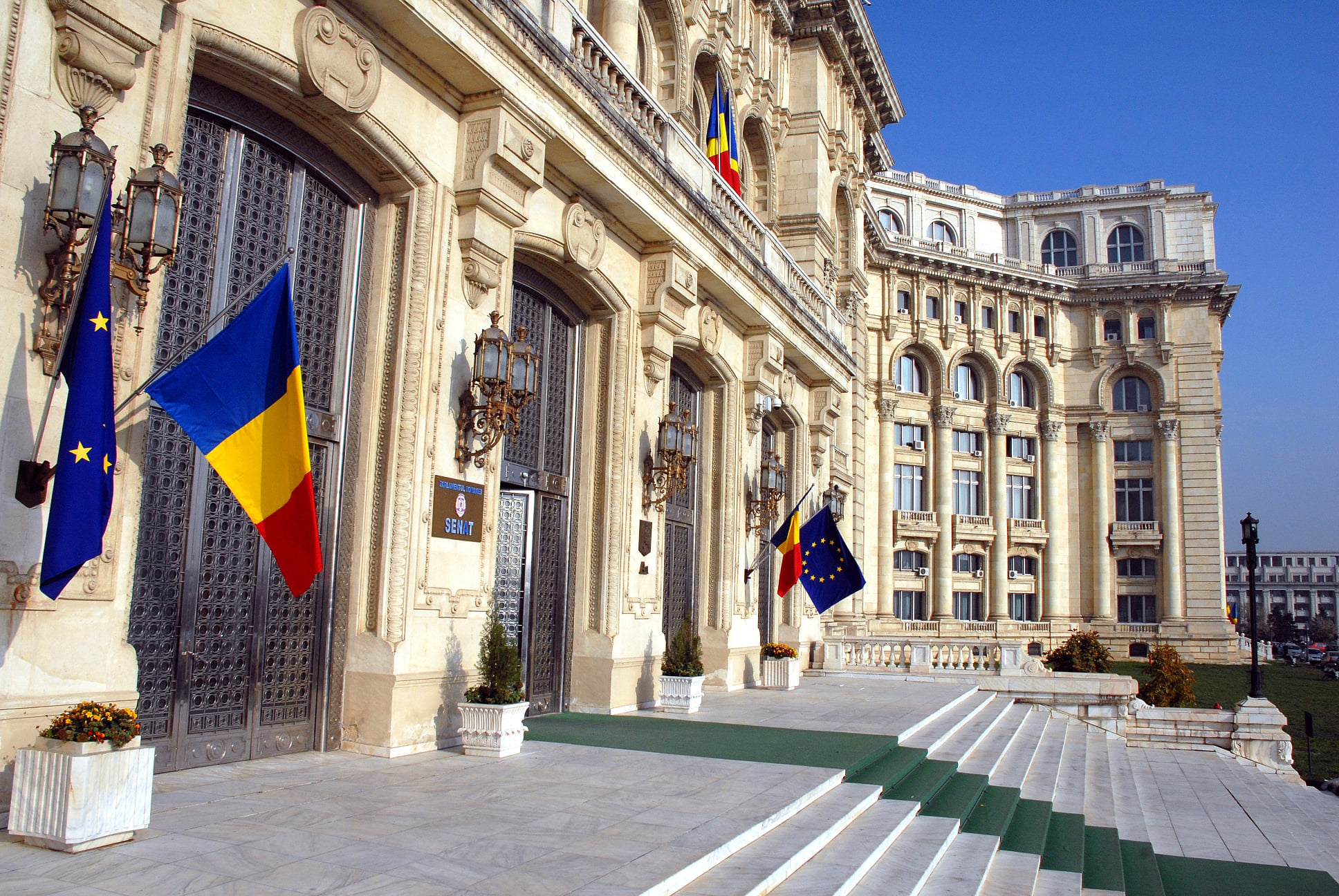 Scântei în Parlament de la decorațiile foştilor colaboratori ai Securității