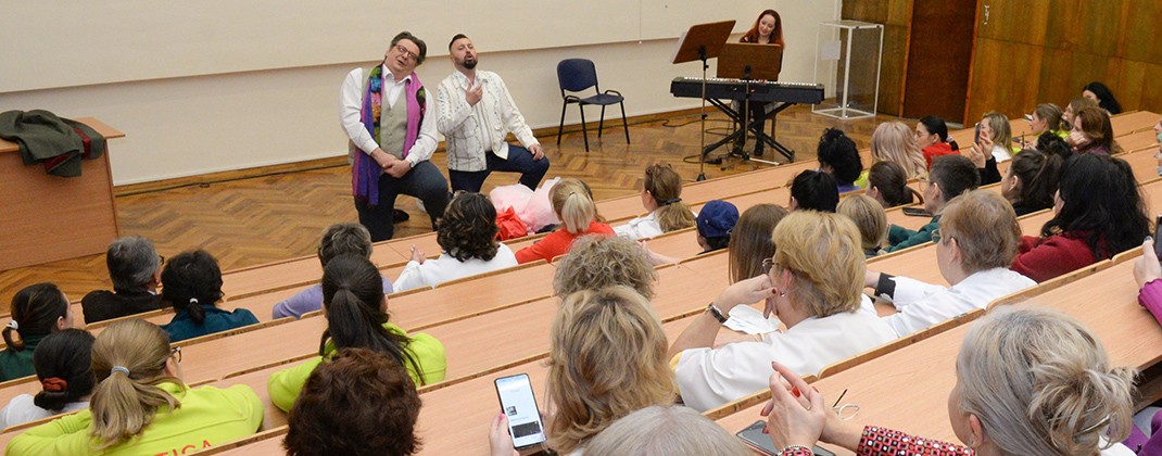 Cadou inedit pentru angajatele Spitalului de Urgenţă „Pius Brînzeu”