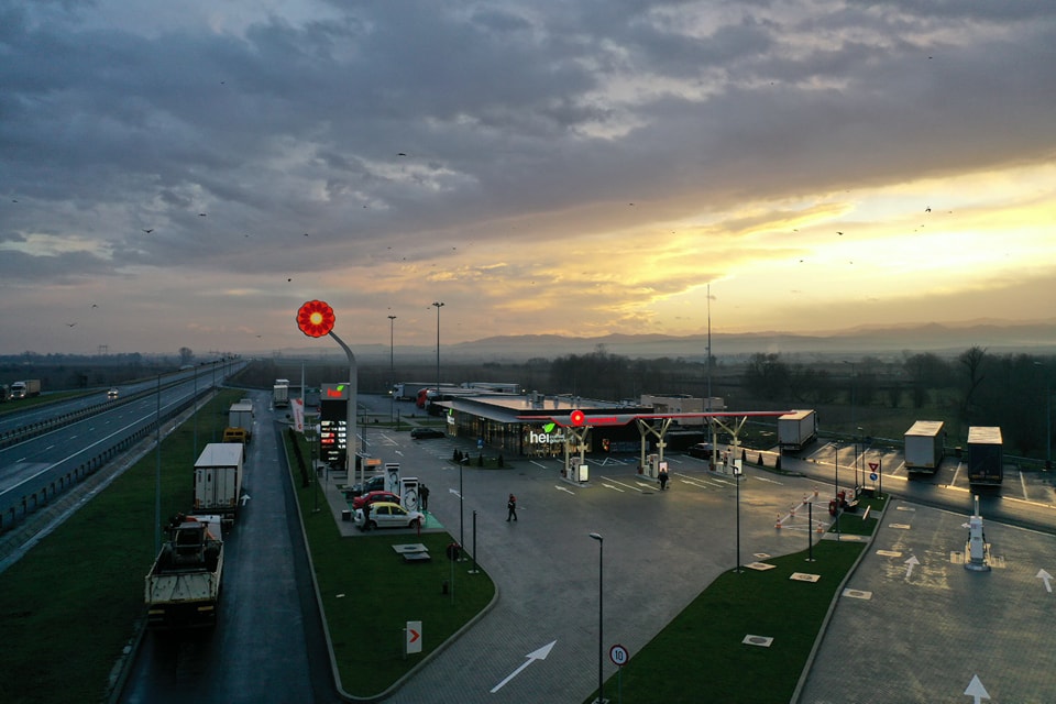 Patru spații de servicii deschise pe A1