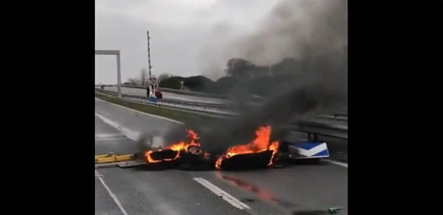 (VIDEO) Proteste în Franța. Pompierii s-au solidarizat cu protestatarii