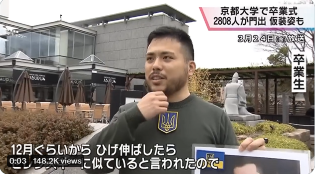 (VIDEO) Culmea solidarității: S-a îmbrăcat ca Zelenski la absolvire