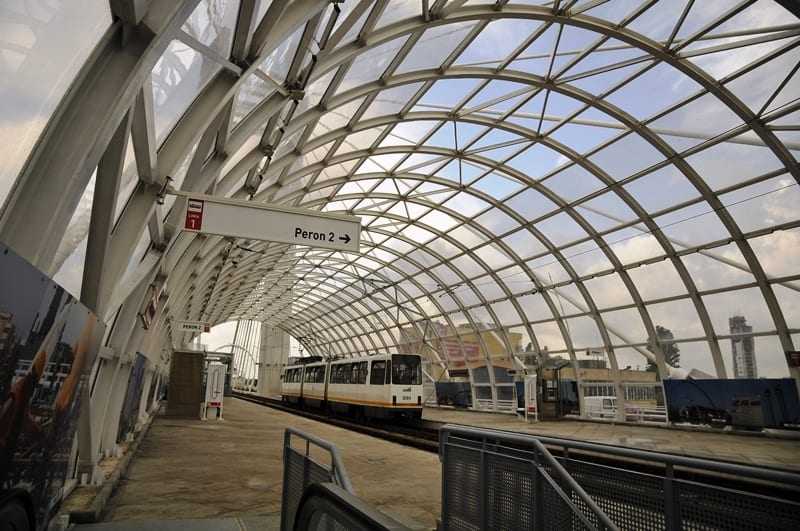 O firmă cu patru angajați va expertiza Pasajul Basarab