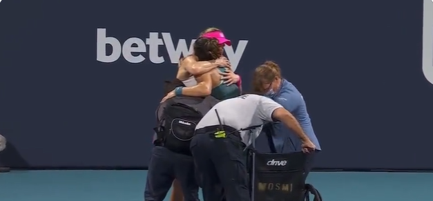 (VIDEO) Bianca Andreescu, scoasă de pe teren în scaunul cu rotile