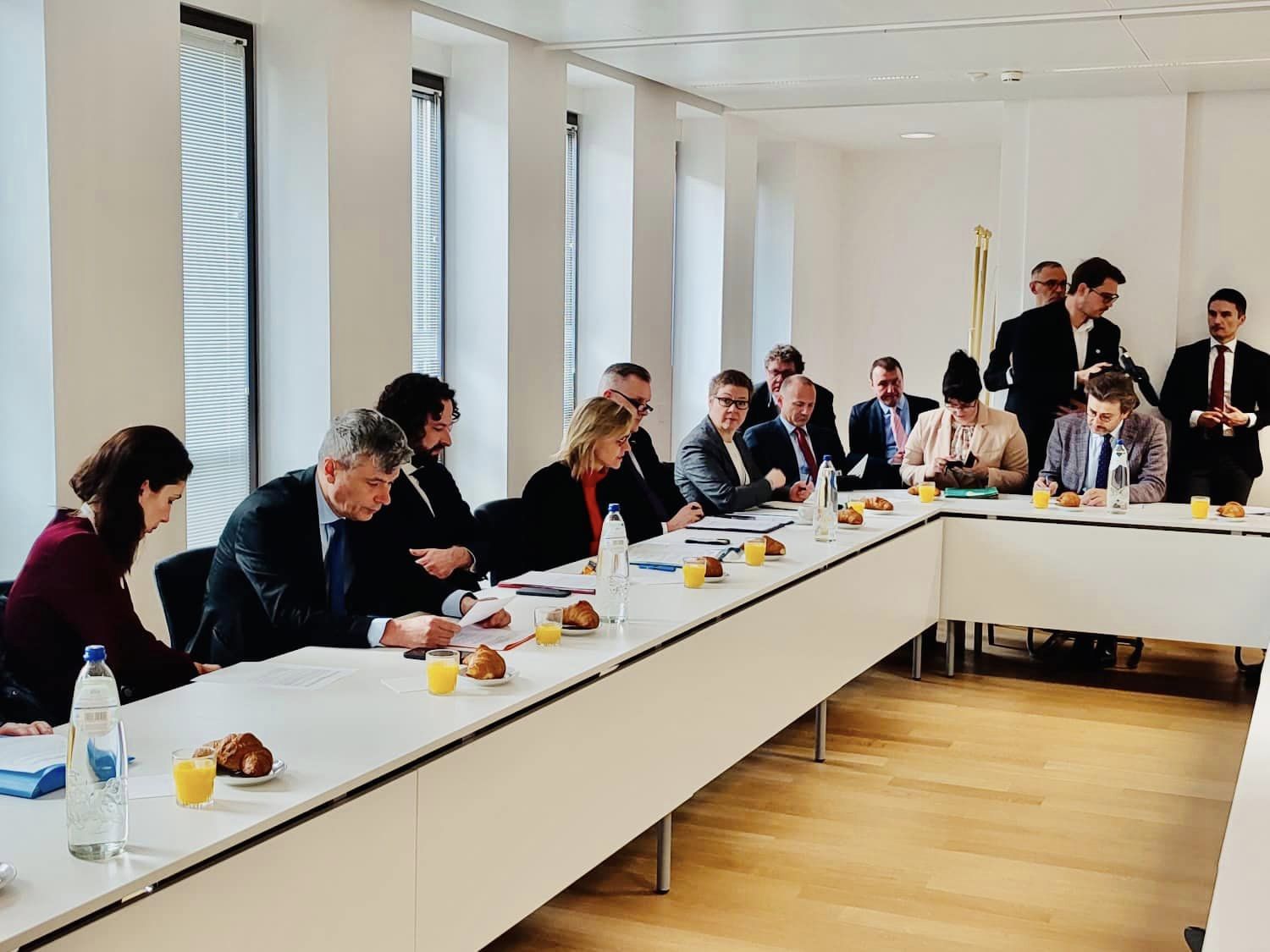 Virgil Popescu: România susţine dezvoltarea programului nuclear civil