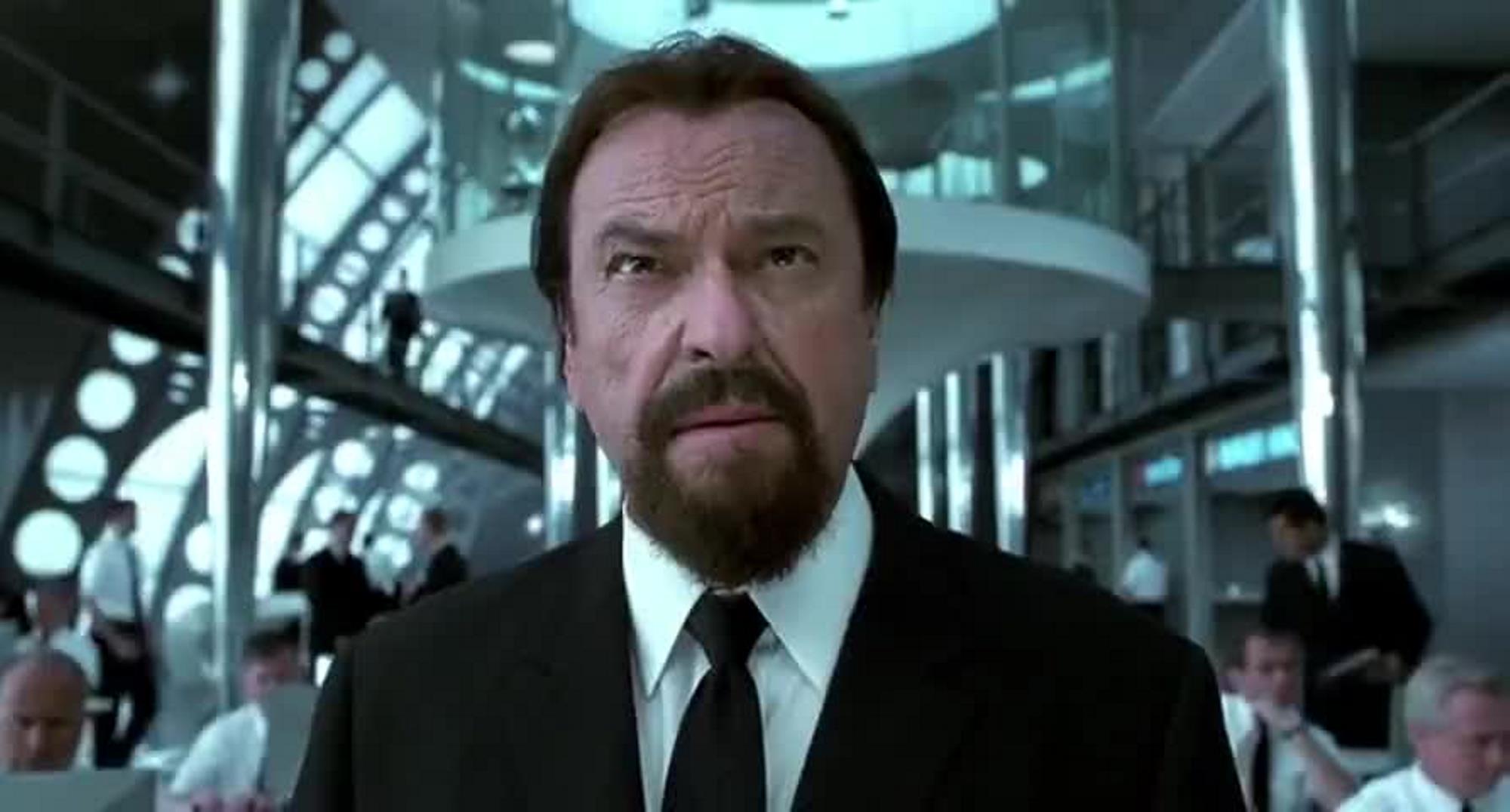 Un marțafoi de la IMGB se dă mare expert în războaie informatice și hibride