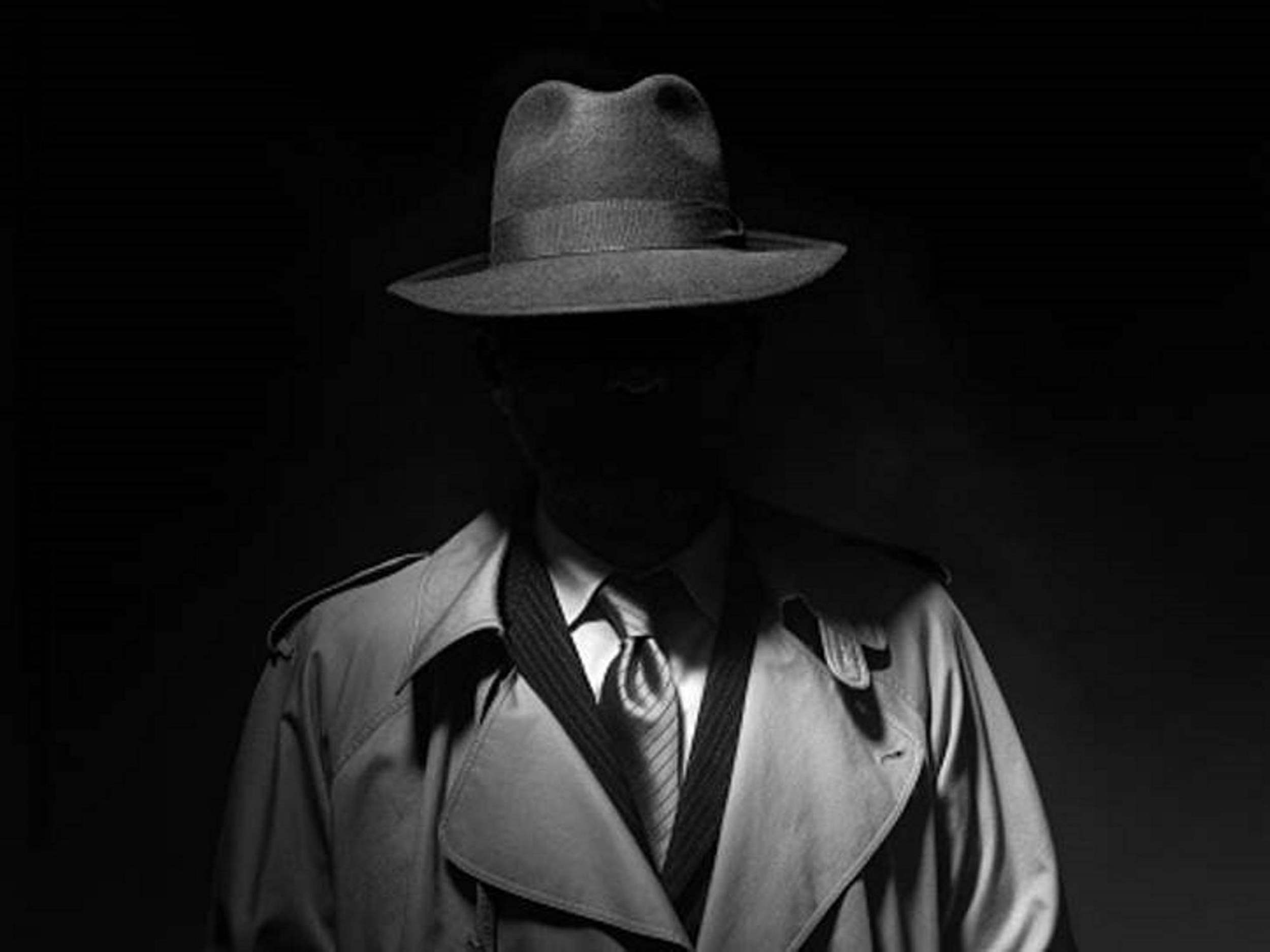 SF Politic – Un agent secret stalinist, fioros și periculos s-a infiltrat în Uniunea Scriitorilor Marțieni