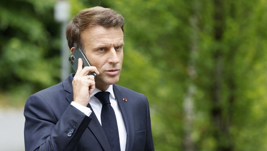 Macron a discutat cu Zelenski despre un summit al păcii